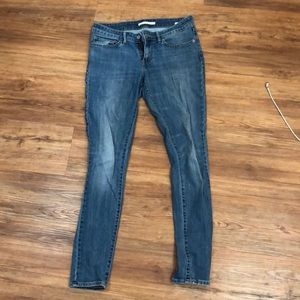 711 Levi Skinny